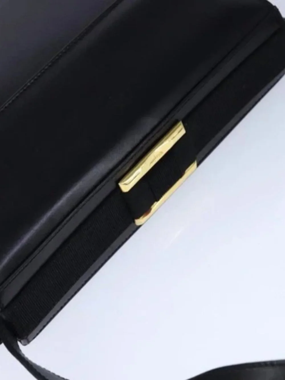 Salvatore Ferragamo Gancini Shoulder Bag Leather Black Gold Auth 106875